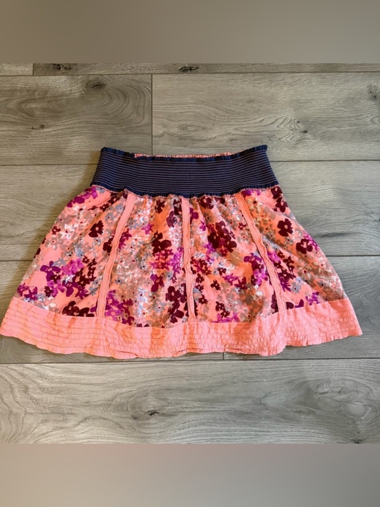 Free People Dresses & Skirts - Free People Salmon Floral Mini Skirt with Navy Elastic Waist Size Small